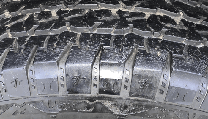 2023 Mahindra Thar LX D AT 4WD HT, Diesel, Automatic, 34,028 km, Right Front Tyre Tread