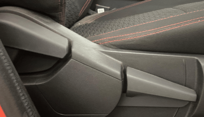 2022 Renault Kiger RXZ TURBO CVT DUAL TONE, Petrol, Automatic, 13,711 km, Driver Side Adjustment Panel