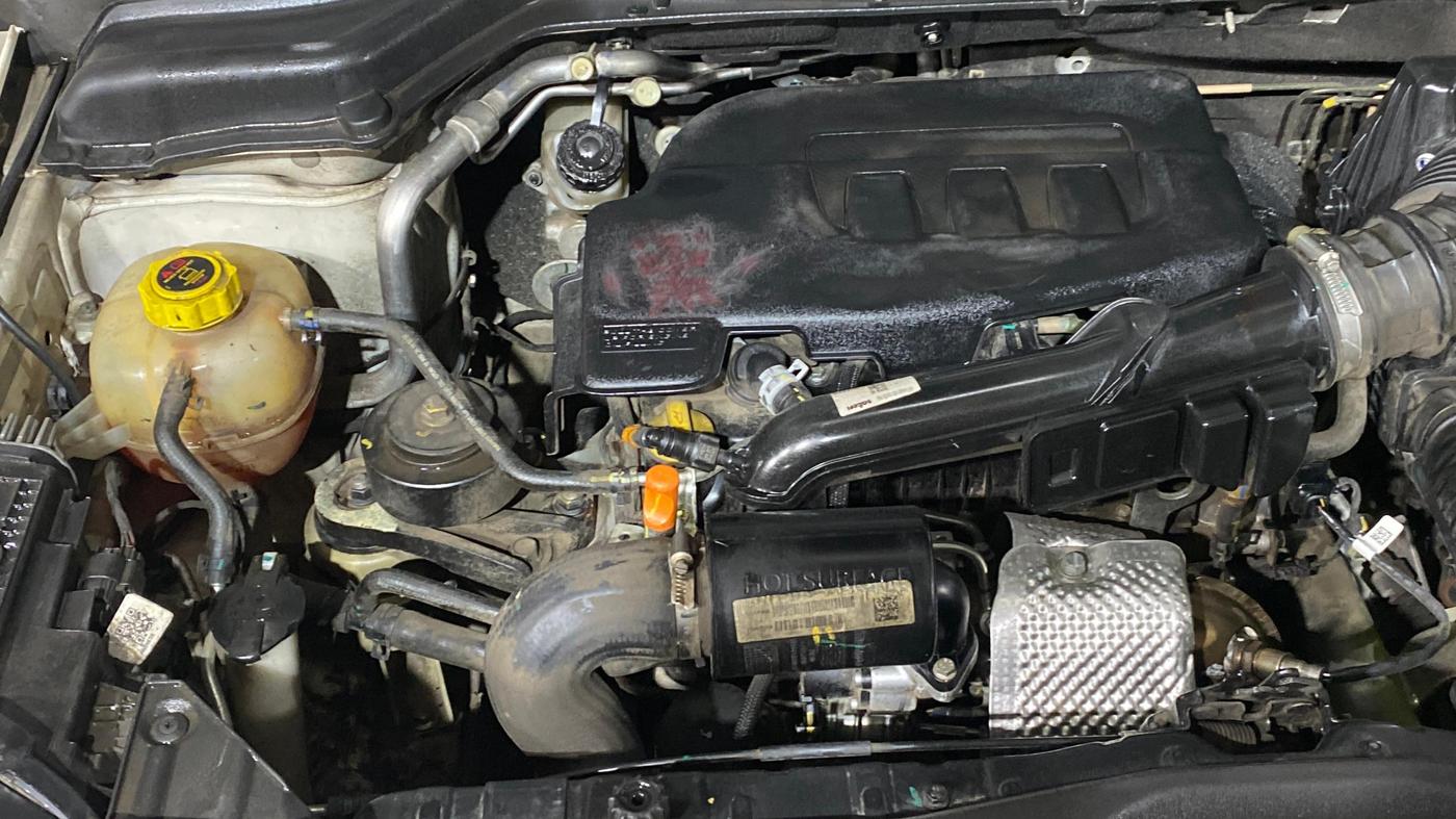 2024 Mahindra XUV 3XO AX5 1.2 L TCMPFI AT, Petrol, Automatic, 31,685 km, Engine View - Right