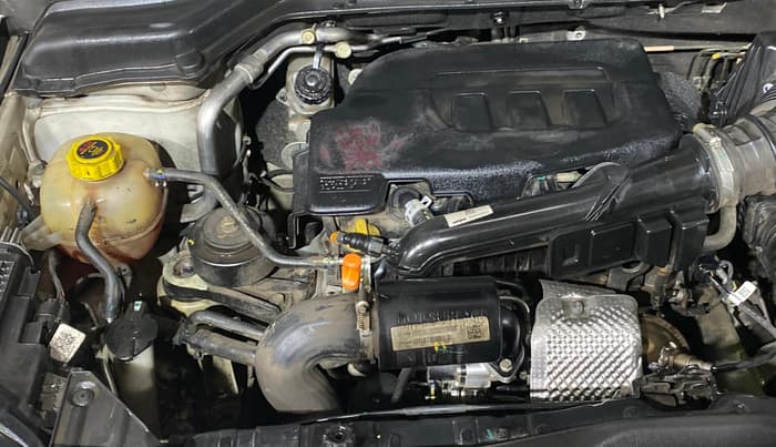 2024 Mahindra XUV 3XO AX5 1.2 L TCMPFI AT, Petrol, Automatic, 31,685 km, Engine View - Right