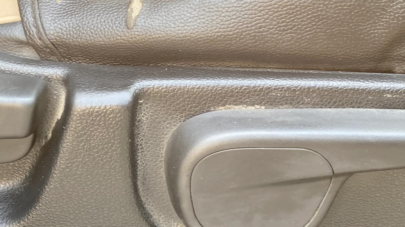 2018 Mahindra TUV300 T10, Diesel, Manual, 59,637 km, Driver Side Adjustment Panel