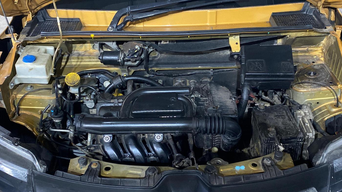 2022 Renault Kwid CLIMBER AMT 1.0, Petrol, Automatic, 39,201 km, Engine View