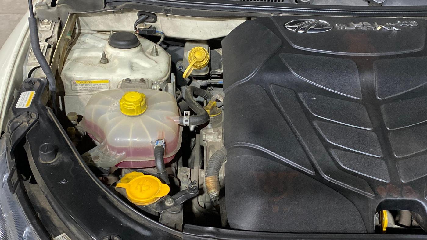 2017 Mahindra XUV500 G AT, Petrol, Automatic, 33,128 km, Engine View - Right