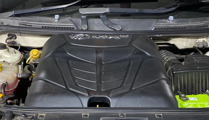 2017 Mahindra XUV500 G AT, Petrol, Automatic, 33,108 km, Engine View