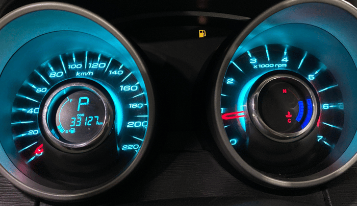 2017 Mahindra XUV500 G AT, Petrol, Automatic, 33,108 km, Odometer Image