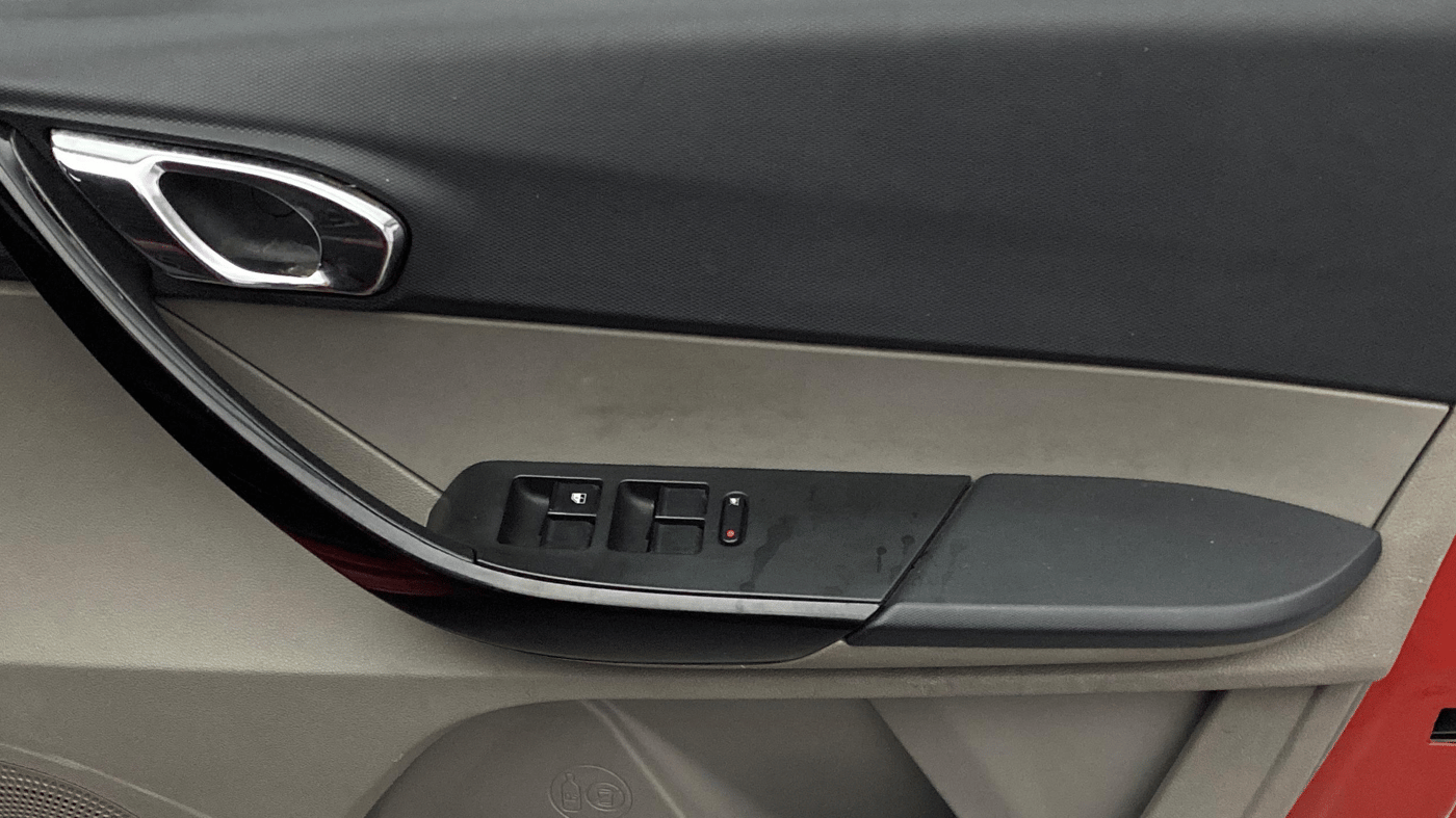 2019 Tata Tiago XZ PLUS PETROL, Petrol, Manual, 33,048 km, Driver Side Door Panels Control