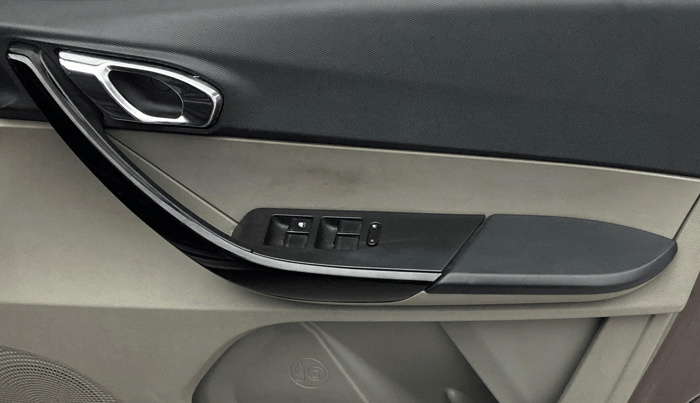 2018 Tata Tiago XZ PETROL, Petrol, Manual, 39,749 km, Driver Side Door Panels Control