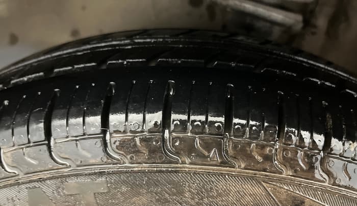 2017 Maruti Alto 800 LXI, Petrol, Manual, 26,338 km, Left Front Tyre Tread
