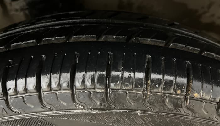2017 Maruti Alto 800 LXI, Petrol, Manual, 26,338 km, Right Front Tyre Tread