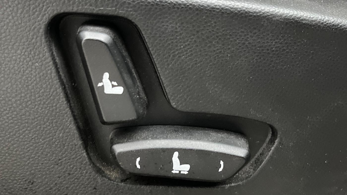 2024 MG HECTOR SHARP PRO 1.5 TURBO MT PETROL, Petrol, Manual, 12,845 km, Driver Side Adjustment Panel