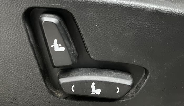 2024 MG HECTOR SHARP PRO 1.5 TURBO MT PETROL, Petrol, Manual, 12,845 km, Driver Side Adjustment Panel