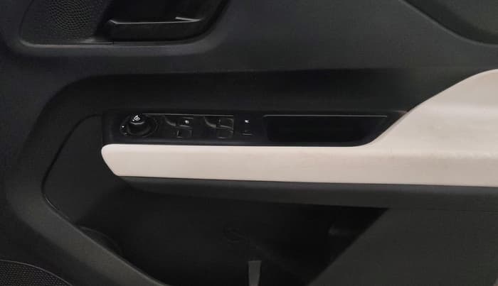 2021 Tata PUNCH ACCOMPLISHED MT, Petrol, Manual, 44,304 km, Driver Side Door Panels Control