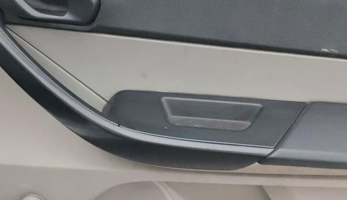 2016 Tata Tiago XE PETROL, CNG, Manual, 1,03,129 km, Driver Side Door Panels Control