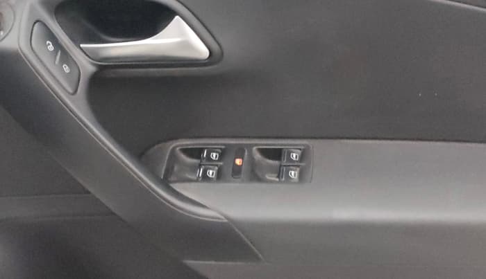 2017 Volkswagen Polo COMFORTLINE 1.2L, Petrol, Manual, 85,807 km, Driver Side Door Panels Control