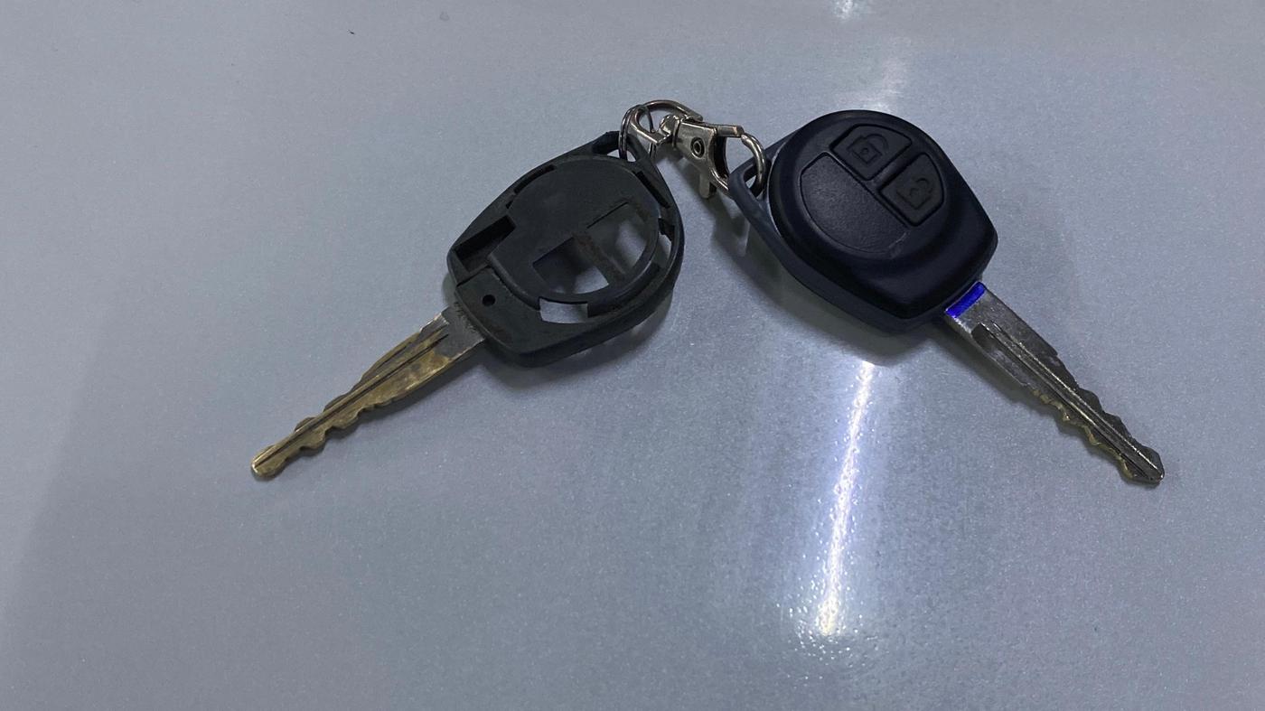 2016 Maruti Swift Dzire VXI, CNG, Manual, 96,129 km, Key Close Up
