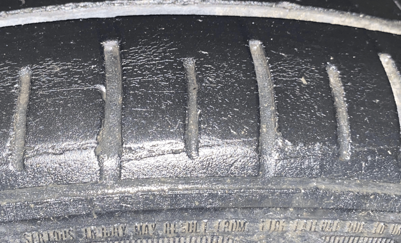 2016 Maruti Swift Dzire VXI, CNG, Manual, 96,129 km, Left Front Tyre Tread
