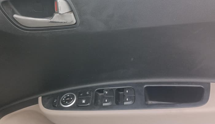 2014 Hyundai Grand i10 ASTA AT 1.2 KAPPA VTVT, Petrol, Automatic, 1,00,172 km, Driver Side Door Panels Control