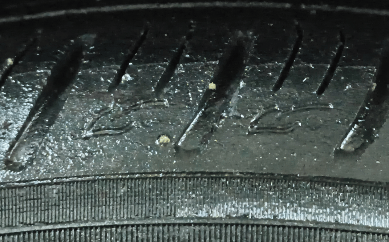 2021 Hyundai VENUE SX PLUS 1.0 TURBO DCT, Petrol, Automatic, 61,395 km, Right Front Tyre Tread