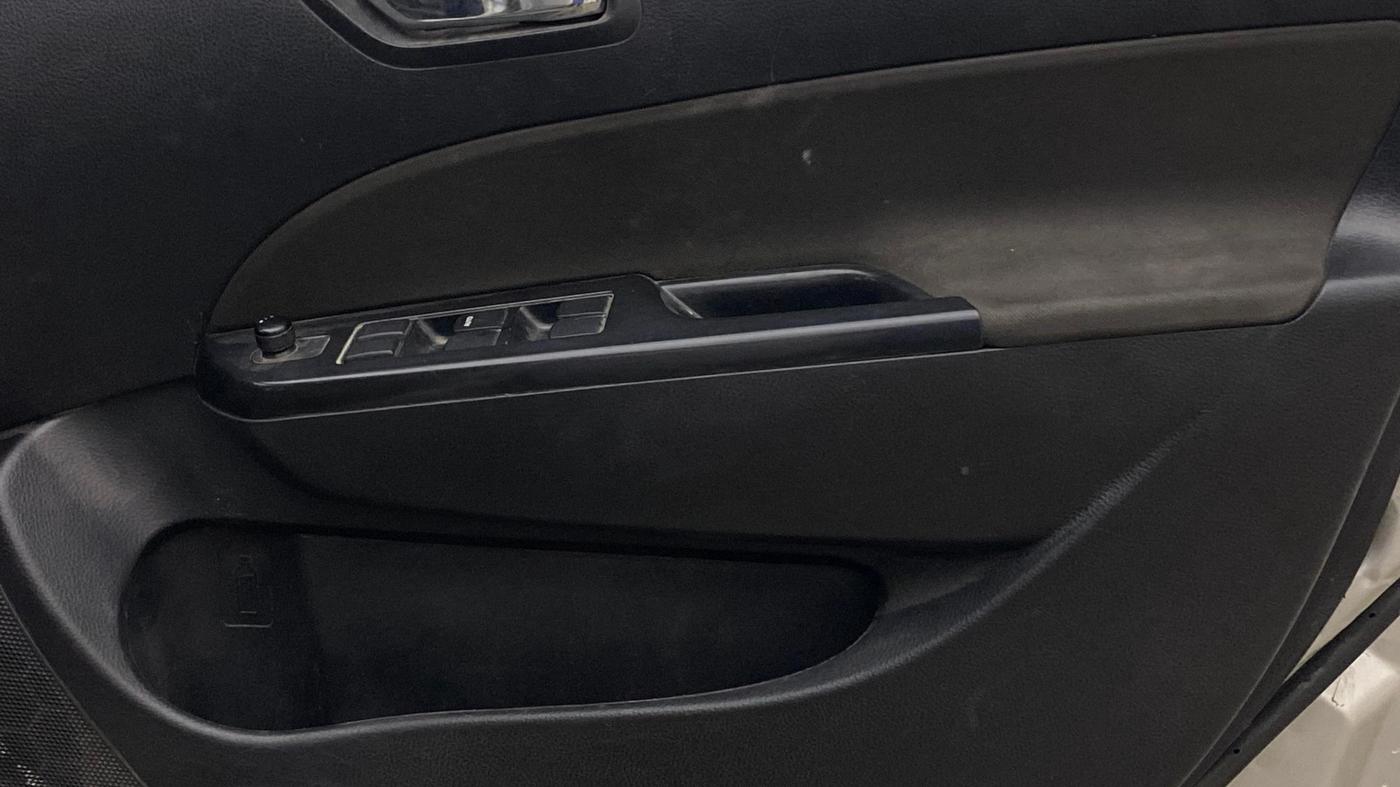 2013 Maruti Swift ZDI, Diesel, Manual, 94,083 km, Driver Side Door Panels Control