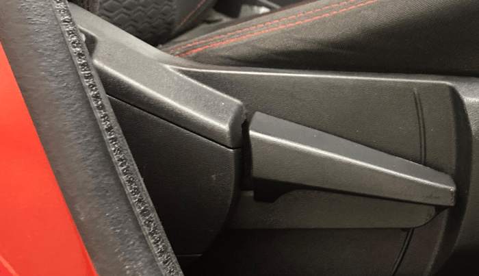 2022 Renault Kiger RXZ TURBO CVT DUAL TONE, Petrol, Automatic, 65,030 km, Driver Side Adjustment Panel