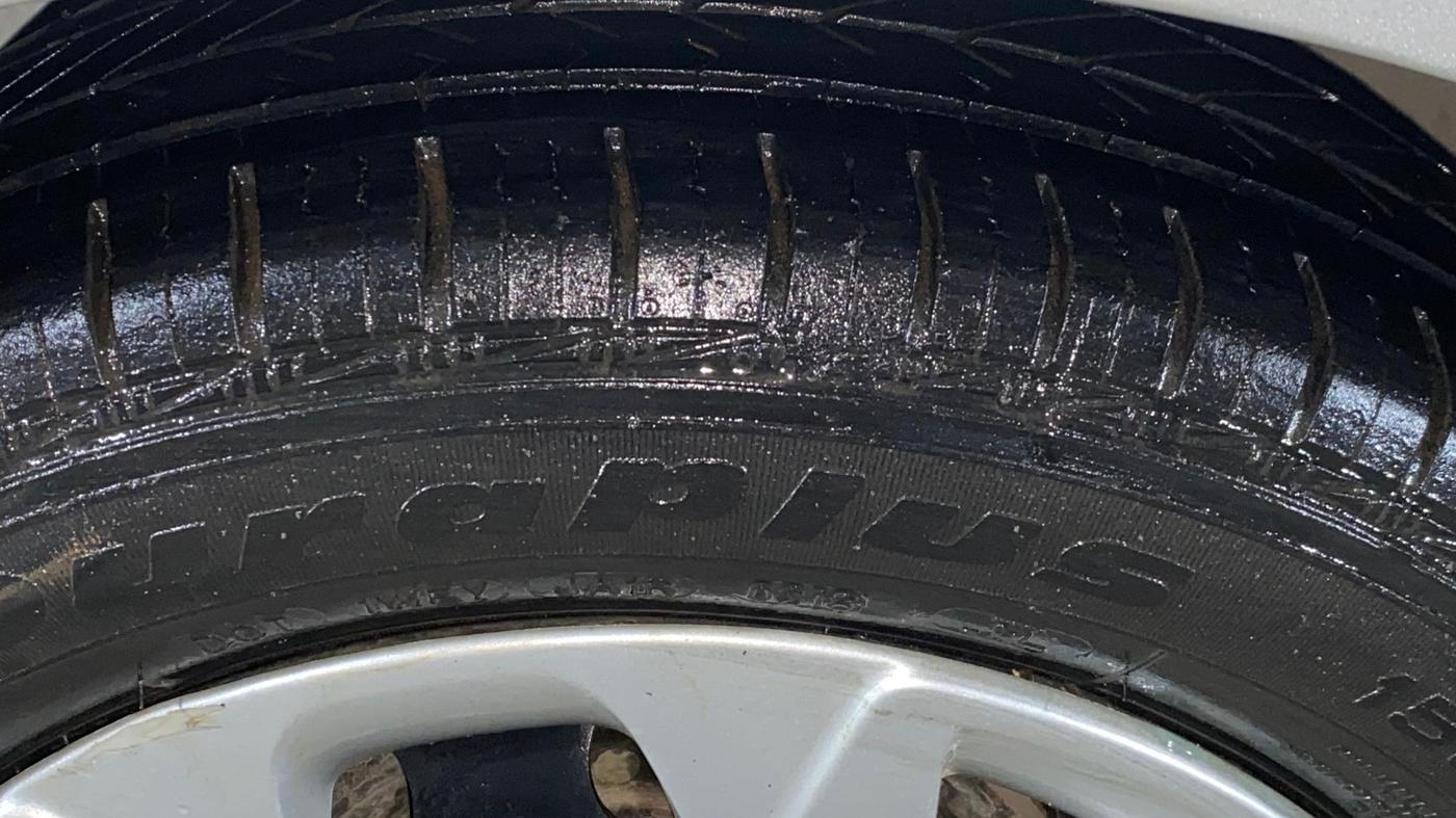 2018 Hyundai Eon SPORTZ, Petrol, Manual, 21,879 km, Right Rear Tyre Tread