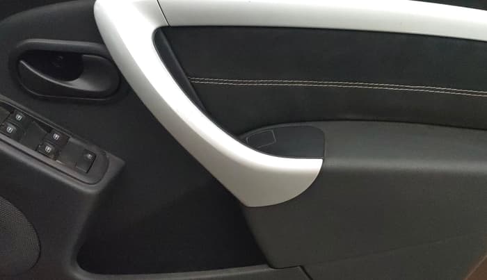 2014 Renault Duster 110 PS RXL DIESEL, Diesel, Manual, 81,383 km, Driver Side Door Panels Control