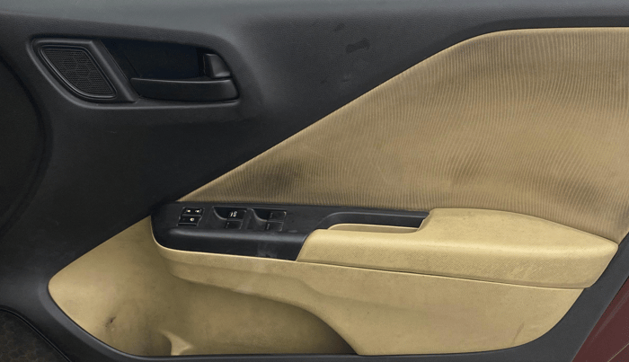 2015 Honda City 1.5L I-VTEC SV, Petrol, Manual, 1,32,590 km, Driver Side Door Panels Control