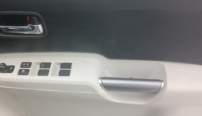 2022 Maruti IGNIS ZETA 1.2, Petrol, Manual, 34,432 km, Driver Side Door Panels Control