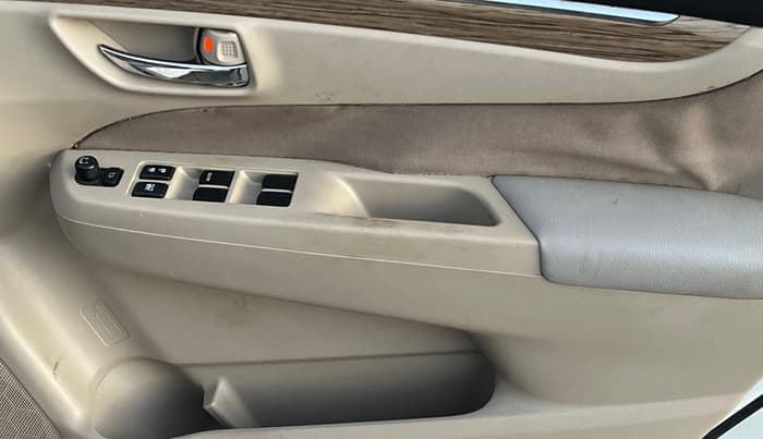 2018 Maruti Ciaz ZETA AT 1.5  SHVS PETROL, Petrol, Automatic, 93,414 km, Driver Side Door Panels Control