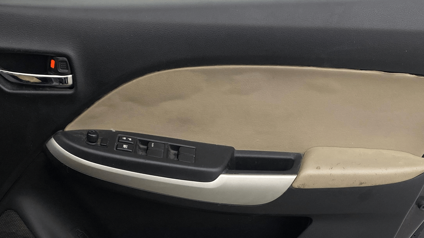 2016 Maruti Baleno DELTA PETROL 1.2, Petrol, Manual, 40,612 km, Driver Side Door Panels Control