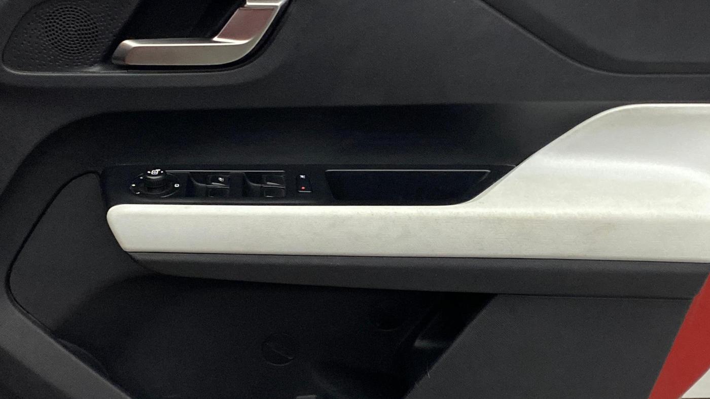 2021 Tata PUNCH CREATIVE AMT 1.2 RTN DUAL TONE, Petrol, Automatic, 89,407 km, Driver Side Door Panels Control
