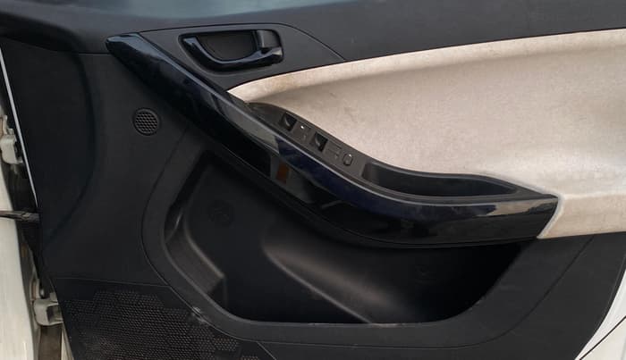 2024 Tata NEXON PURE 1.5 DIESEL, Diesel, Manual, 84,191 km, Driver Side Door Panels Control
