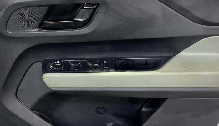 2024 Tata PUNCH ADVENTURE RHYTHM PACK MT, Petrol, Manual, 19,290 km, Driver Side Door Panels Control
