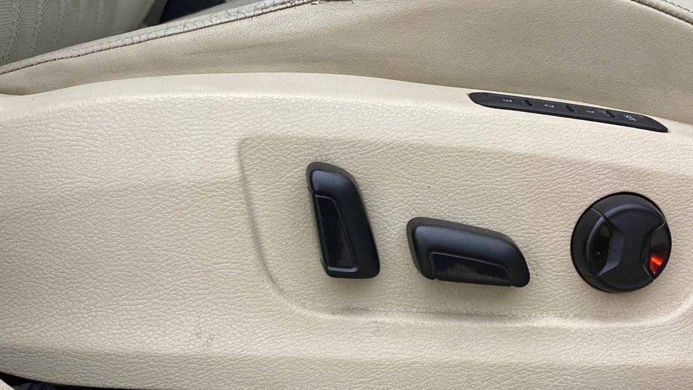 2018 Skoda Superb L&K 1.8 TSI AT, Petrol, Automatic, 70,106 km, Driver Side Adjustment Panel