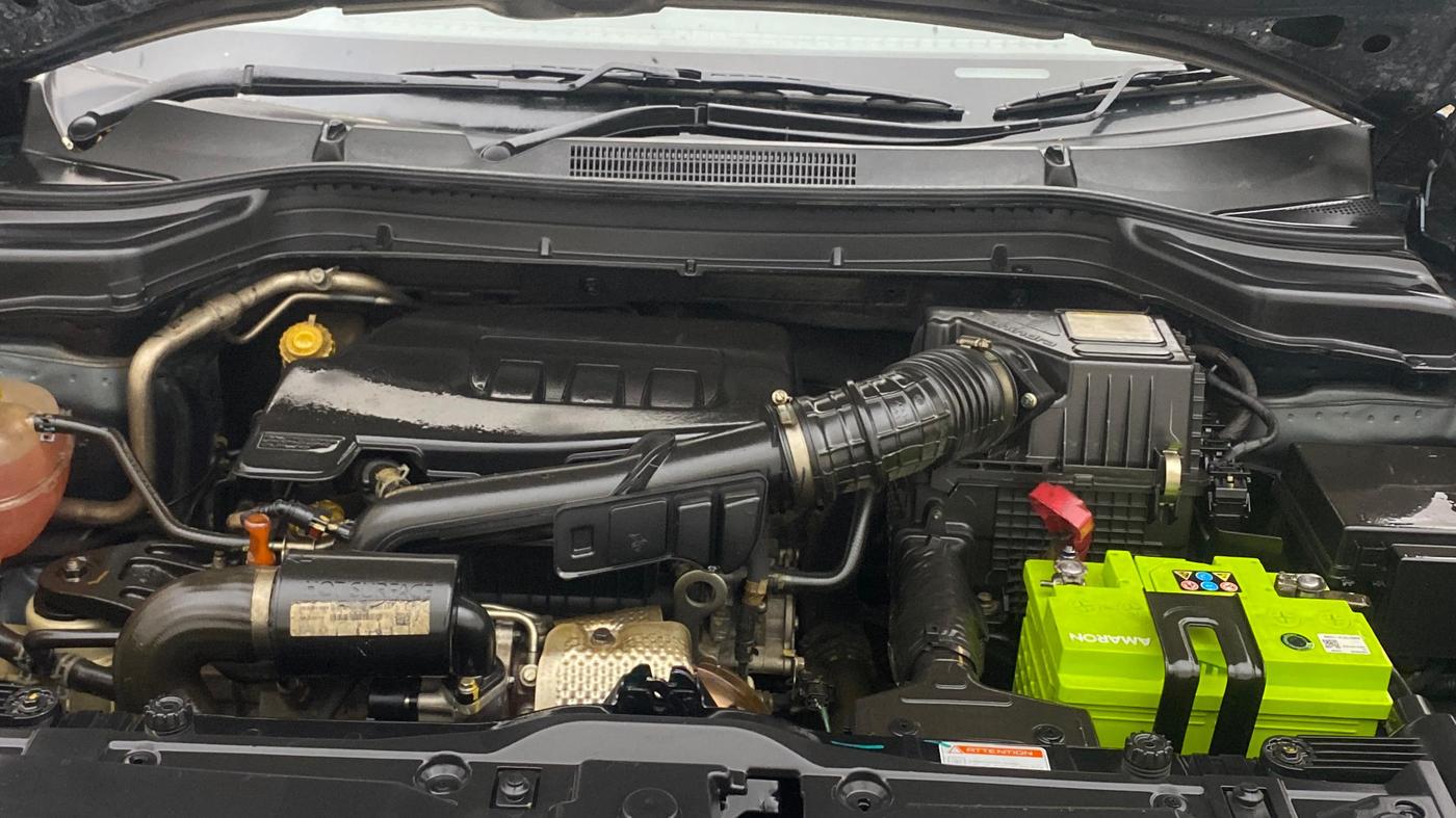 2020 Mahindra XUV300 W8 1.2 PETROL, Petrol, Manual, 80,760 km, Engine View