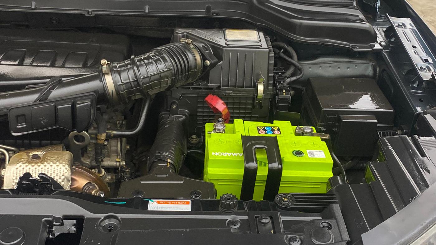 2020 Mahindra XUV300 W8 1.2 PETROL, Petrol, Manual, 80,760 km, Engine View - Left