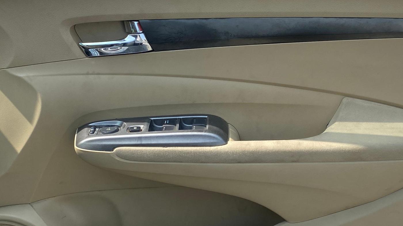 2013 Honda City 1.5L I-VTEC V MT, Petrol, Manual, 81,944 km, Driver Side Door Panels Control