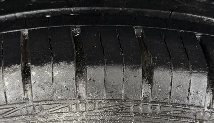 2016 Maruti Ertiga VXI CNG, CNG, Manual, 99,370 km, Right Rear Tyre Tread