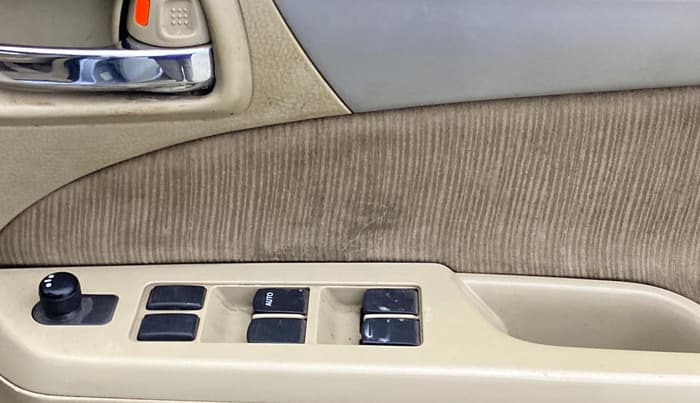 2014 Maruti Ertiga ZXI, Petrol, Manual, 1,09,924 km, Driver Side Door Panels Control