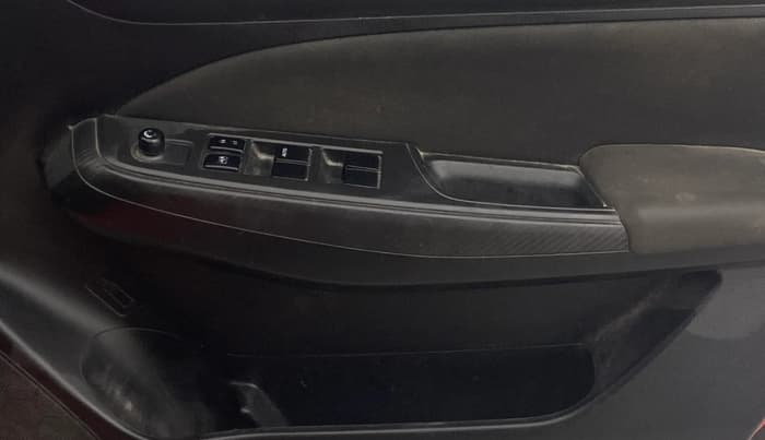 2020 Maruti Swift VXI, Petrol, Manual, 78,351 km, Driver Side Door Panels Control