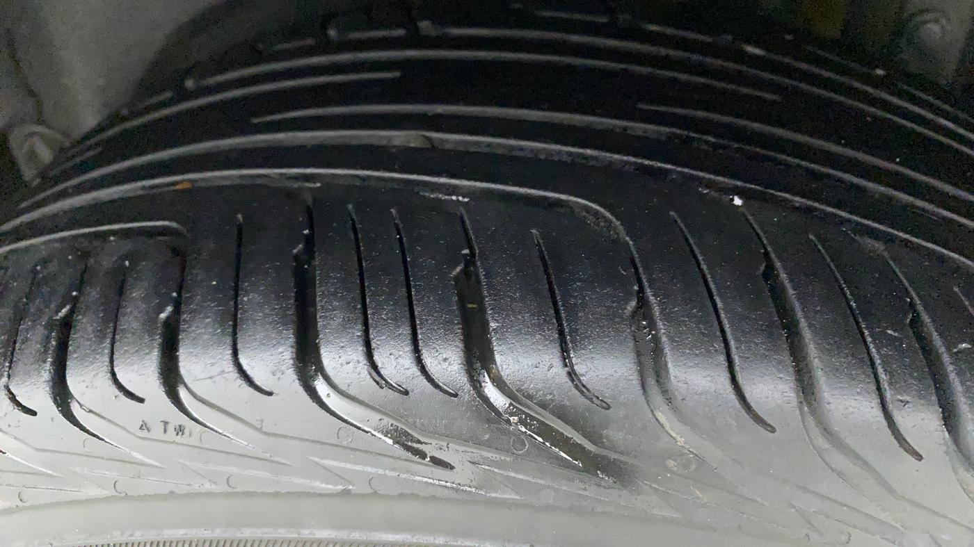 2016 Maruti Swift VDI ABS, Diesel, Manual, 98,978 km, Left Rear Tyre Tread