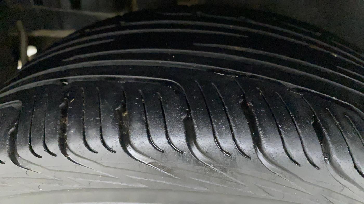 2016 Maruti Swift VDI ABS, Diesel, Manual, 98,978 km, Right Rear Tyre Tread