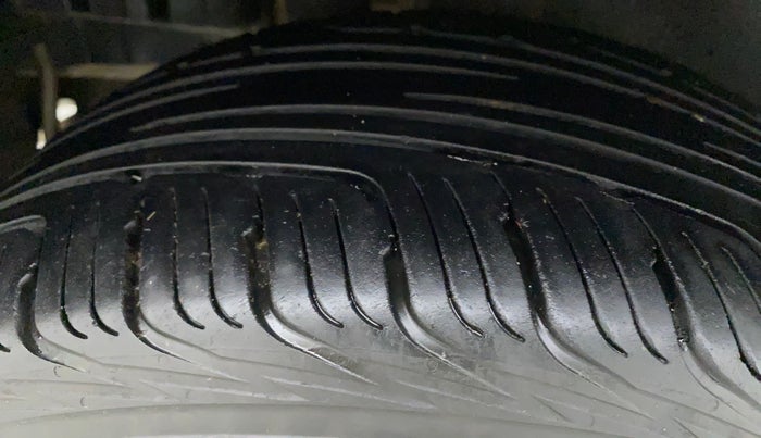 2016 Maruti Swift VDI ABS, Diesel, Manual, 98,978 km, Right Rear Tyre Tread