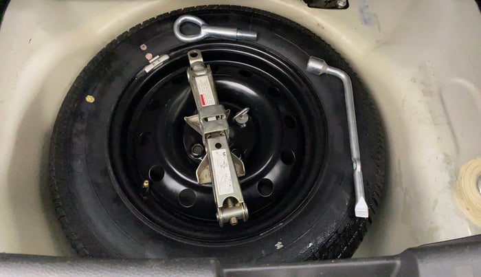 2016 Maruti Swift VDI ABS, Diesel, Manual, 98,978 km, Dicky (Boot door) - Tool missing