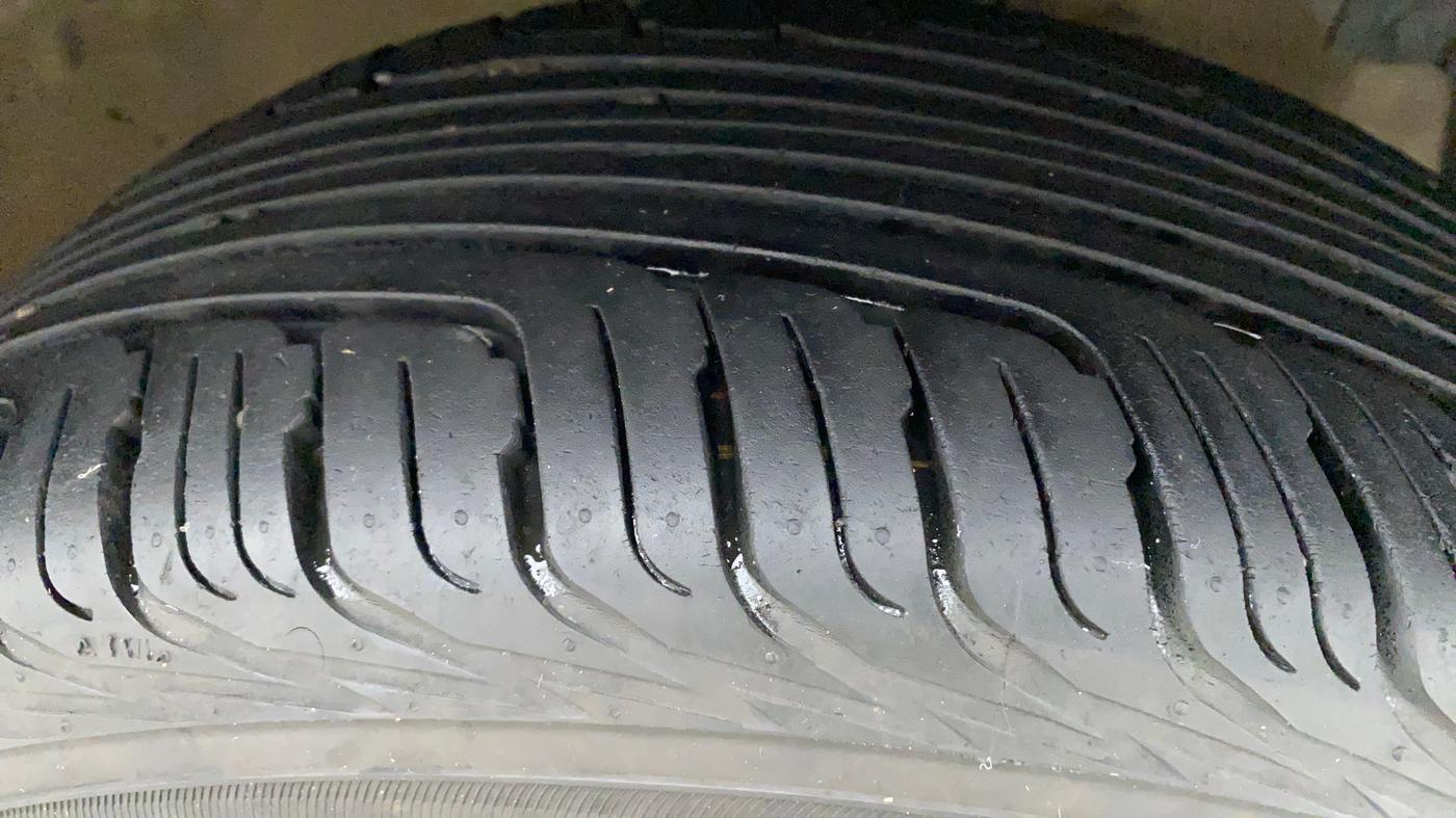 2016 Maruti Swift VDI ABS, Diesel, Manual, 98,978 km, Right Front Tyre Tread