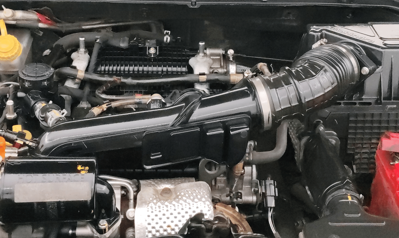 2022 Mahindra XUV300 W4 1.2 PETROL, Petrol, Manual, 1,07,747 km, Engine View