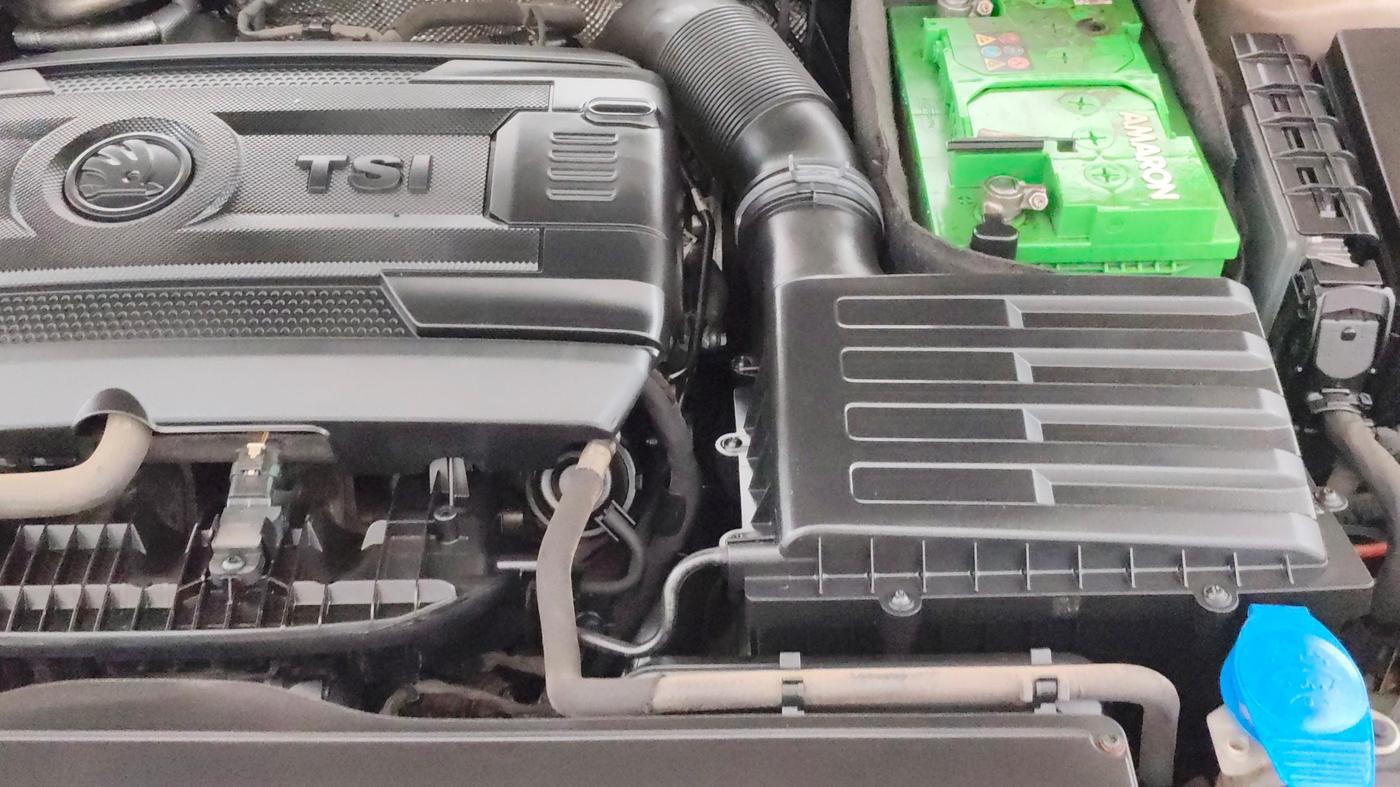 2018 Skoda Superb L&K 1.8 TSI AT, Petrol, Automatic, 85,897 km, Engine View - Left