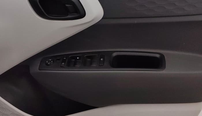 2020 Hyundai GRAND I10 NIOS MAGNA 1.2 KAPPA VTVT, Petrol, Manual, 33,799 km, Driver Side Door Panels Control
