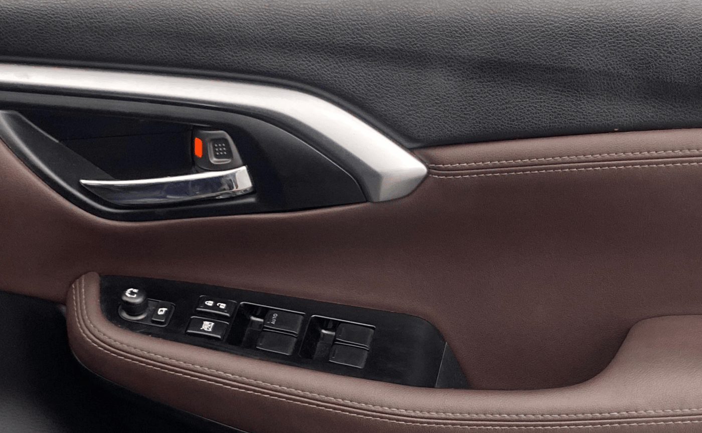 2023 Maruti Grand Vitara ZETA SMART HYBRID AT, Petrol, Automatic, 33,996 km, Driver Side Door Panels Control