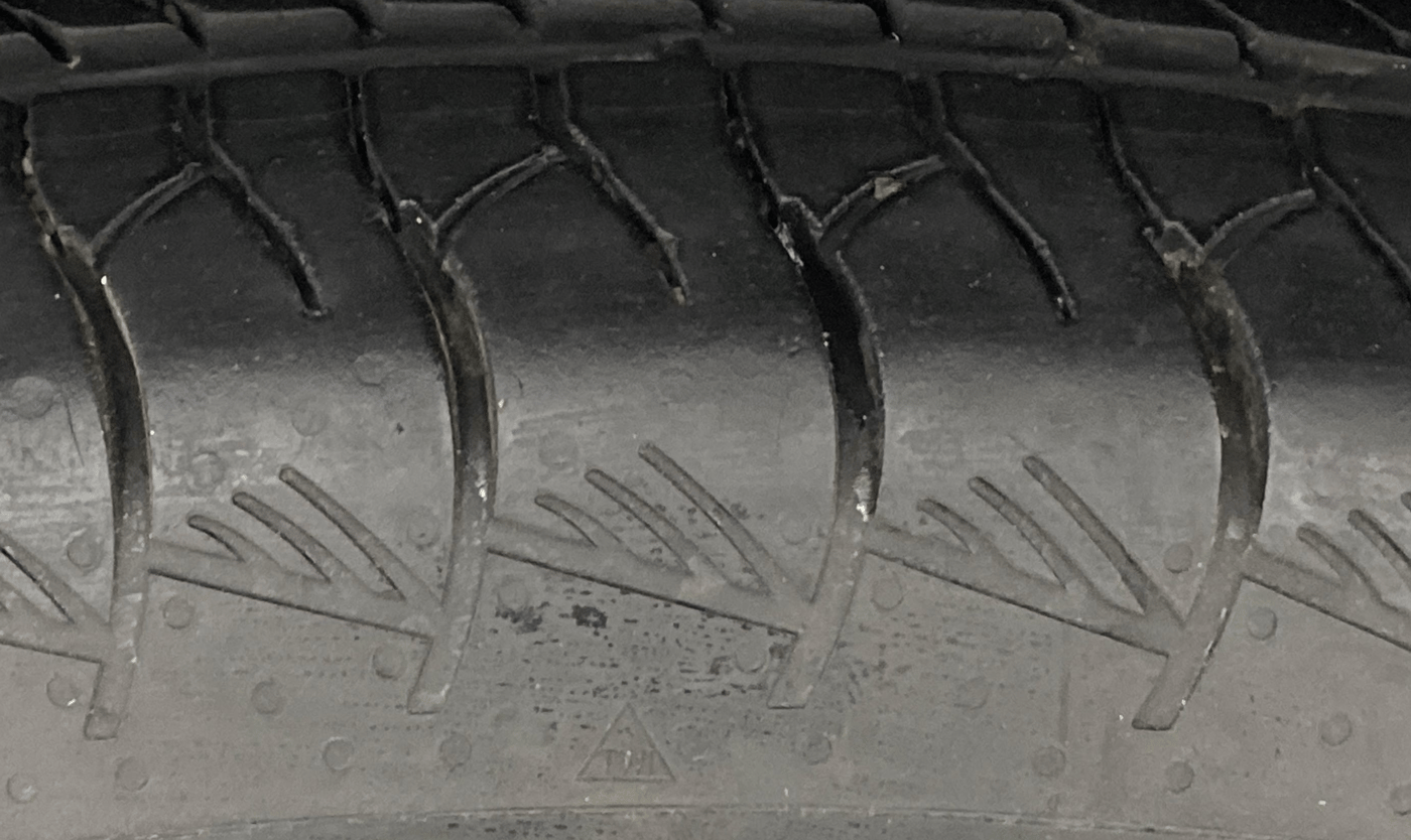 2023 Maruti Grand Vitara ZETA SMART HYBRID AT, Petrol, Automatic, 33,996 km, Right Rear Tyre Tread